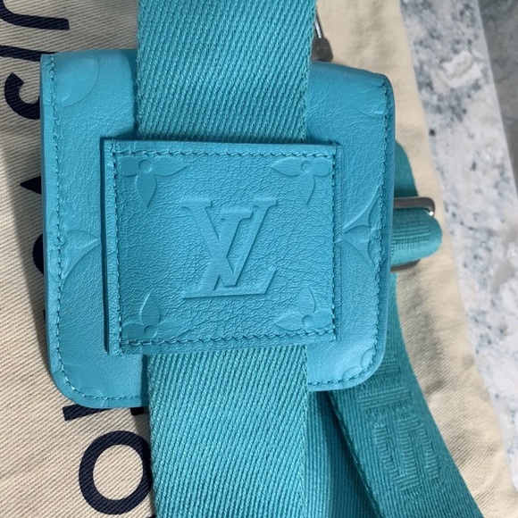 Louis Vuitton Sold Out Limited Edition Crossbody - Picture 4 of 10